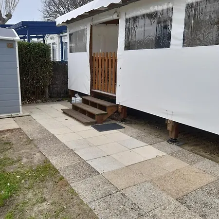Campeggio Mobile Avec Piscine Dans Calme Proche